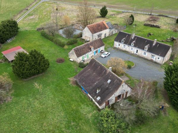 À Vendre : Corps de ferme avec potentiel locatif au Petit-Pressigny