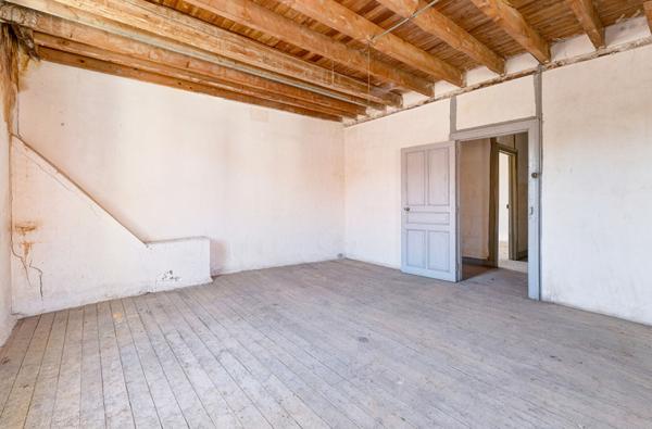 Maison 200 m2 avec dépendances