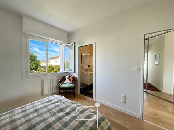 Appartement
                                                                                                                                                                                                                                                                                                                        2 pièce(s)                                                                                                                                                                                                          1 chambre(s)                                                                                                                                                                                                          52  m²