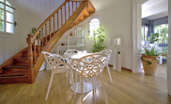 FOULAYRONNES - Charmante maison rénovée et lumineuse de 150m² avec vue, garage, abri voiture et jardin dans un environnement calme.