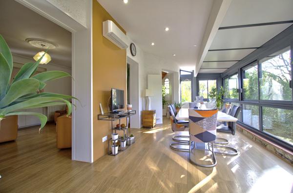 FOULAYRONNES - Charmante maison rénovée et lumineuse de 150m² avec vue, garage, abri voiture et jardin dans un environnement calme.