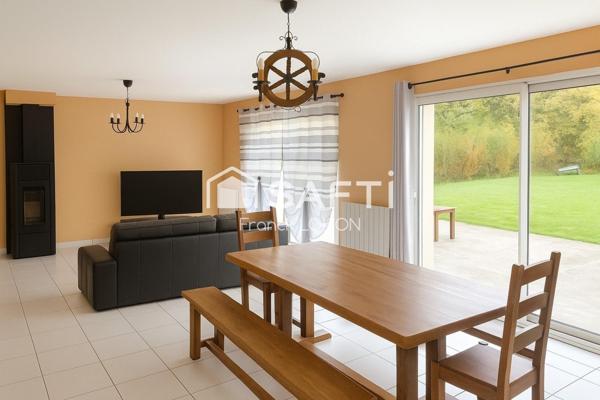 Pour les amoureux d’espace et de verdure : maison de 2017 sur 9 350 m² de terrain.