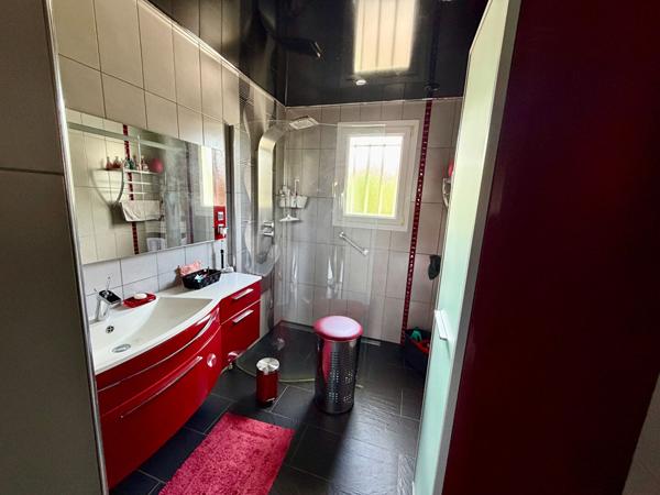 Maison plain pied 110m² 3 chambres Impasse Sous sol complet garage 1 voiture 2 salles de bains - Veranda - Mont saint aignan notre dame de bondeville
