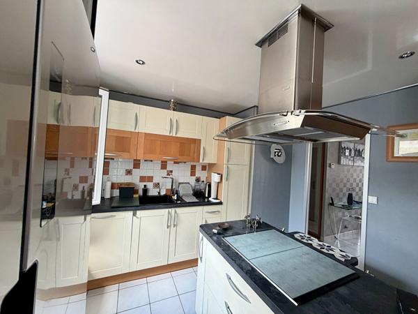 Maison plain pied 110m² 3 chambres Impasse Sous sol complet garage 1 voiture 2 salles de bains - Veranda - Mont saint aignan notre dame de bondeville