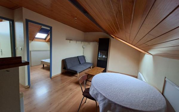 Appartement à louer    2 pièces • 23 m2 Carhaix-Plouguer