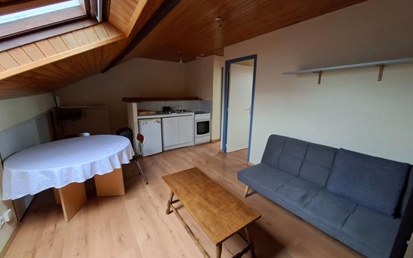 Appartement à louer    2 pièces • 23 m2 Carhaix-Plouguer