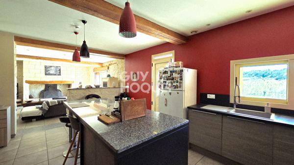 Corps de ferme en pierre rénové 155 m² , 5 ha de terrain , piscine, vue sur la campagne