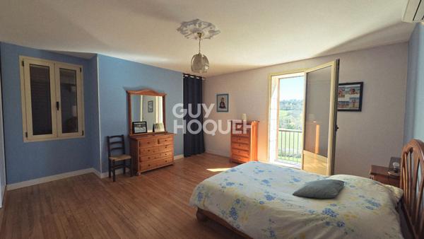 Corps de ferme en pierre rénové 155 m² , 5 ha de terrain , piscine, vue sur la campagne