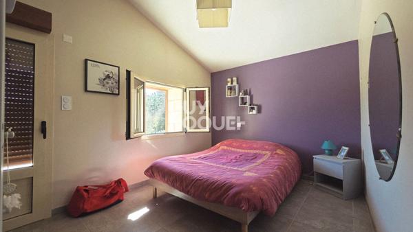 Corps de ferme en pierre rénové 155 m² , 5 ha de terrain , piscine, vue sur la campagne