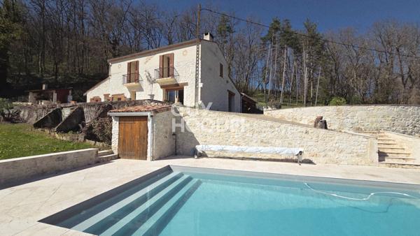 Corps de ferme en pierre rénové 155 m² , 5 ha de terrain , piscine, vue sur la campagne