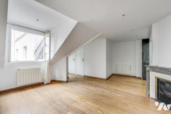 Dernier étage, lumineux et au calme.