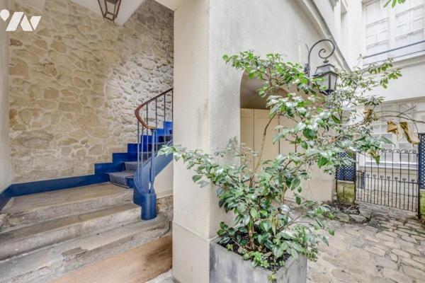 Dernier étage, lumineux et au calme.