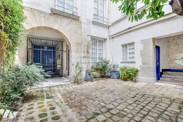 Dernier étage, lumineux et au calme.