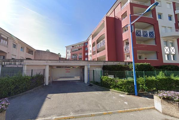 Garage fermé à louer en sous-sol niveau -1