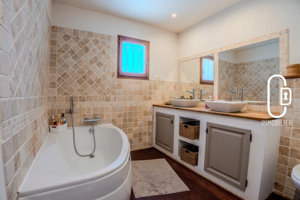 Ventabren (13122) MAISON FAMILIALE AU CALME ABSOLU PROCHE ECOLE ET BUS - 4 CHAMBRES JARDIN ARBORE AVEC PISCINE