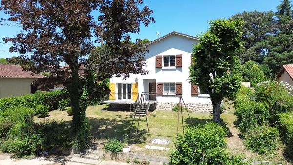 A vendre Maison Mirande centre ville 5 chambres 155 m2 et parc arboré et garage