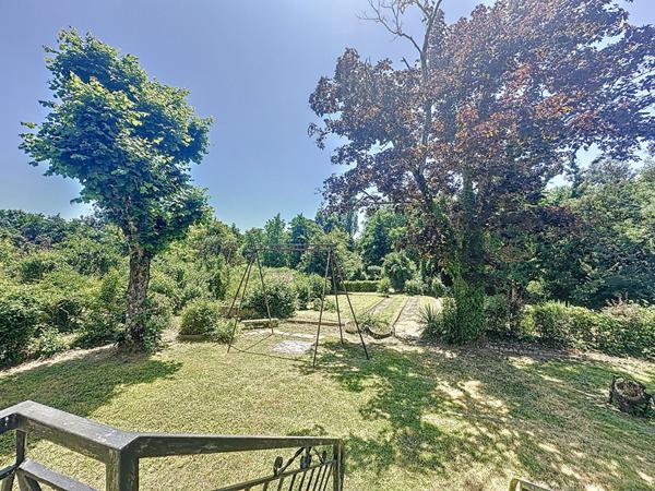 A vendre Maison Mirande centre ville 5 chambres 155 m2 et parc arboré et garage