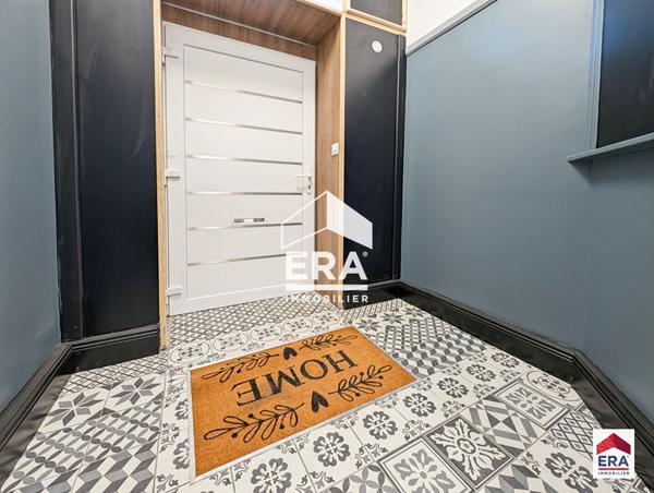 Immeuble rénové à neuf - 94 m² - 5 chambres meublées - 5 salles d'eau privatives - Proche métro