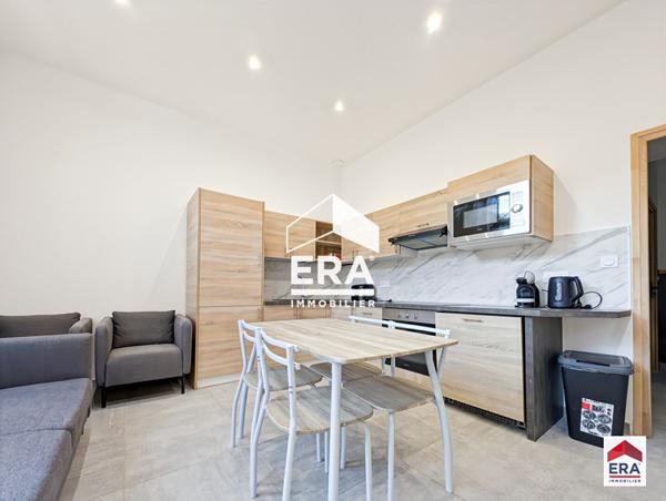 Immeuble rénové à neuf - 94 m² - 5 chambres meublées - 5 salles d'eau privatives - Proche métro