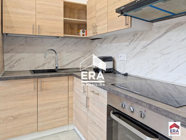 Immeuble rénové à neuf - 94 m² - 5 chambres meublées - 5 salles d'eau privatives - Proche métro