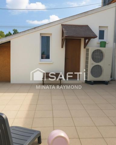 maison d'environ 137 mètre carré  proche du  centre ville avec terrasse et terrain