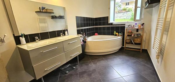 Maison 6 pièces sur un terrain de 805m2