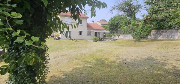 Maison 6 pièces sur un terrain de 805m2