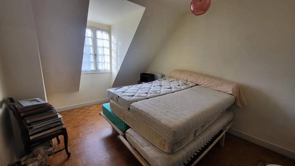 Charmante maison des années 1980, idéalement située à proximité des commodités