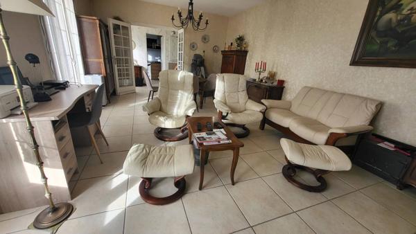 Charmante maison des années 1980, idéalement située à proximité des commodités