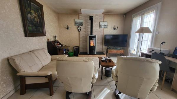 Charmante maison des années 1980, idéalement située à proximité des commodités