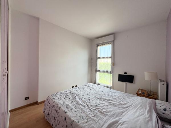 BEL APPARTEMENT DE 3 PIECES A VENDRE A PLAISIR  - GARE DE PLAISIR GRIGNON