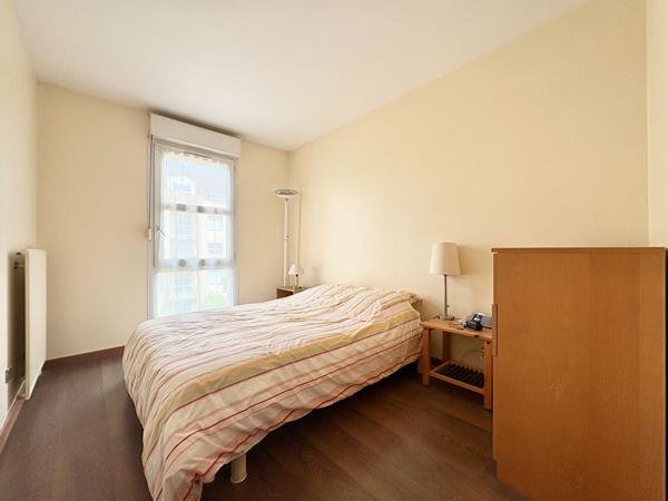 BEL APPARTEMENT DE 3 PIECES A VENDRE A PLAISIR  - GARE DE PLAISIR GRIGNON