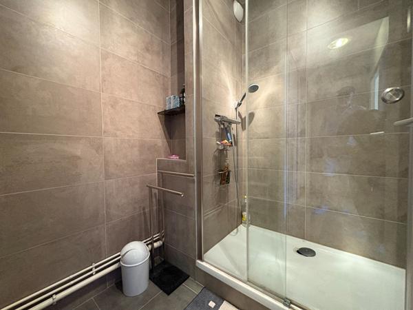 BEL APPARTEMENT DE 3 PIECES A VENDRE A PLAISIR  - GARE DE PLAISIR GRIGNON