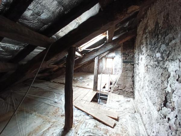 Joli potentiel pour cette maison en pierre.