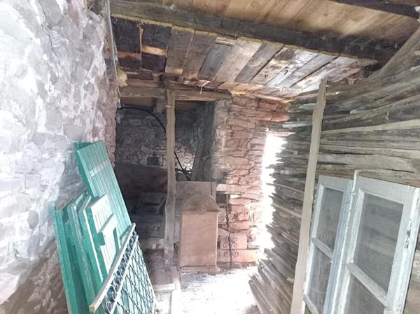 Joli potentiel pour cette maison en pierre.