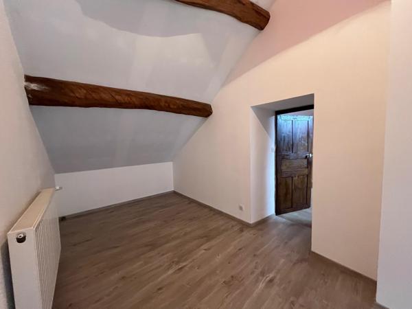 MAISON D'HABITATION 3 CHAMBRES, AVEC JARDINET ET GARAGE