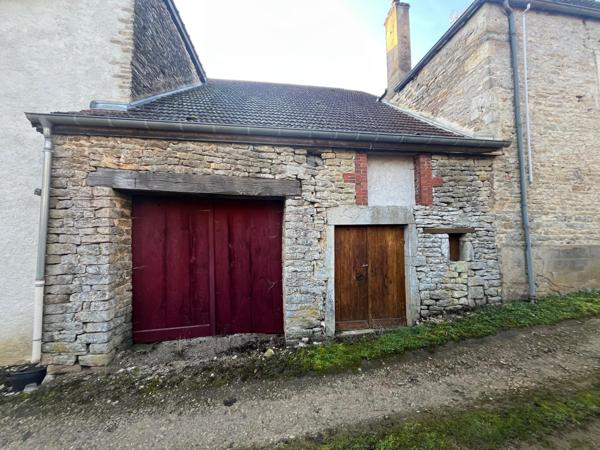 MAISON D'HABITATION 3 CHAMBRES, AVEC JARDINET ET GARAGE