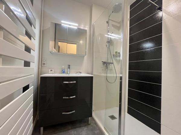 MAISON D'HABITATION 3 CHAMBRES, AVEC JARDINET ET GARAGE