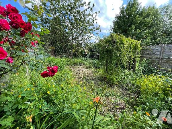 ALBERT - PROCHE CENTRE-VILLE - 2 CHAMBRES - JARDIN