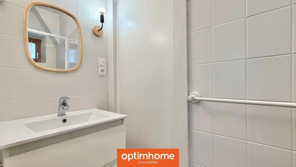 Maison mitoyenne en pierre – potentiel 2 logements – 4 chambres – jardin – petit garage