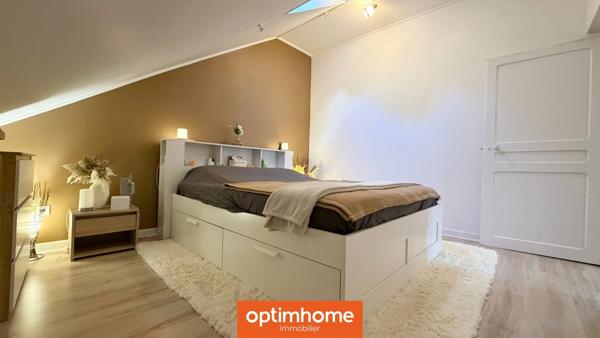 Maison mitoyenne en pierre – potentiel 2 logements – 4 chambres – jardin – petit garage