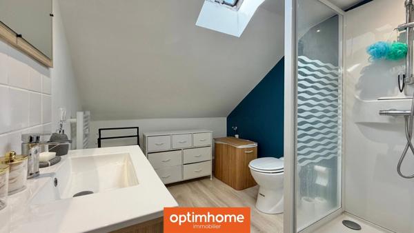 Maison mitoyenne en pierre – potentiel 2 logements – 4 chambres – jardin – petit garage