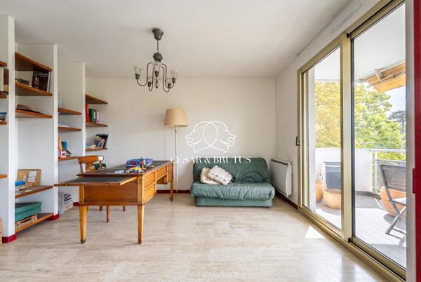 Appartement familial rare en dernier étage avec terrasse panoramique