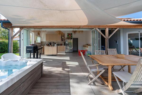 Grande maison avec belle vie de plain pied à deux pas des commerces