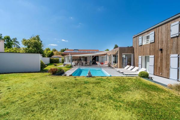 Grande maison avec belle vie de plain pied à deux pas des commerces