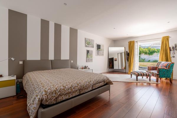 Grande maison avec belle vie de plain pied à deux pas des commerces