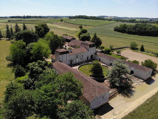 Demeure de Caractère entourée de 9 hectares