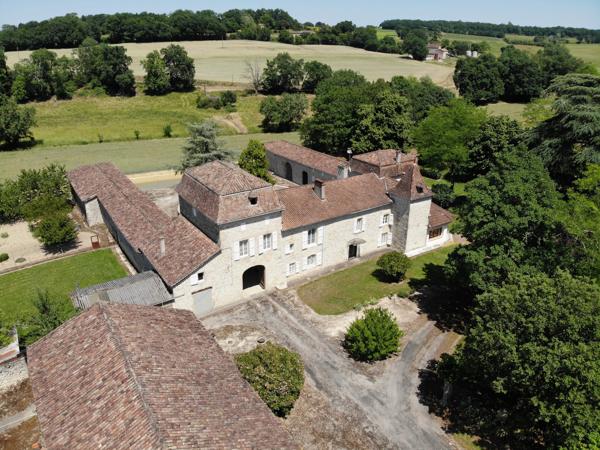 Demeure de Caractère entourée de 9 hectares