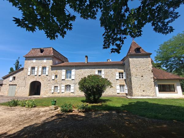 Demeure de Caractère entourée de 9 hectares