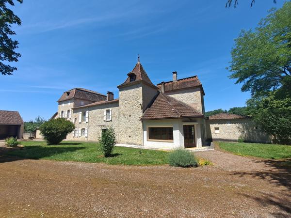 Demeure de Caractère entourée de 9 hectares